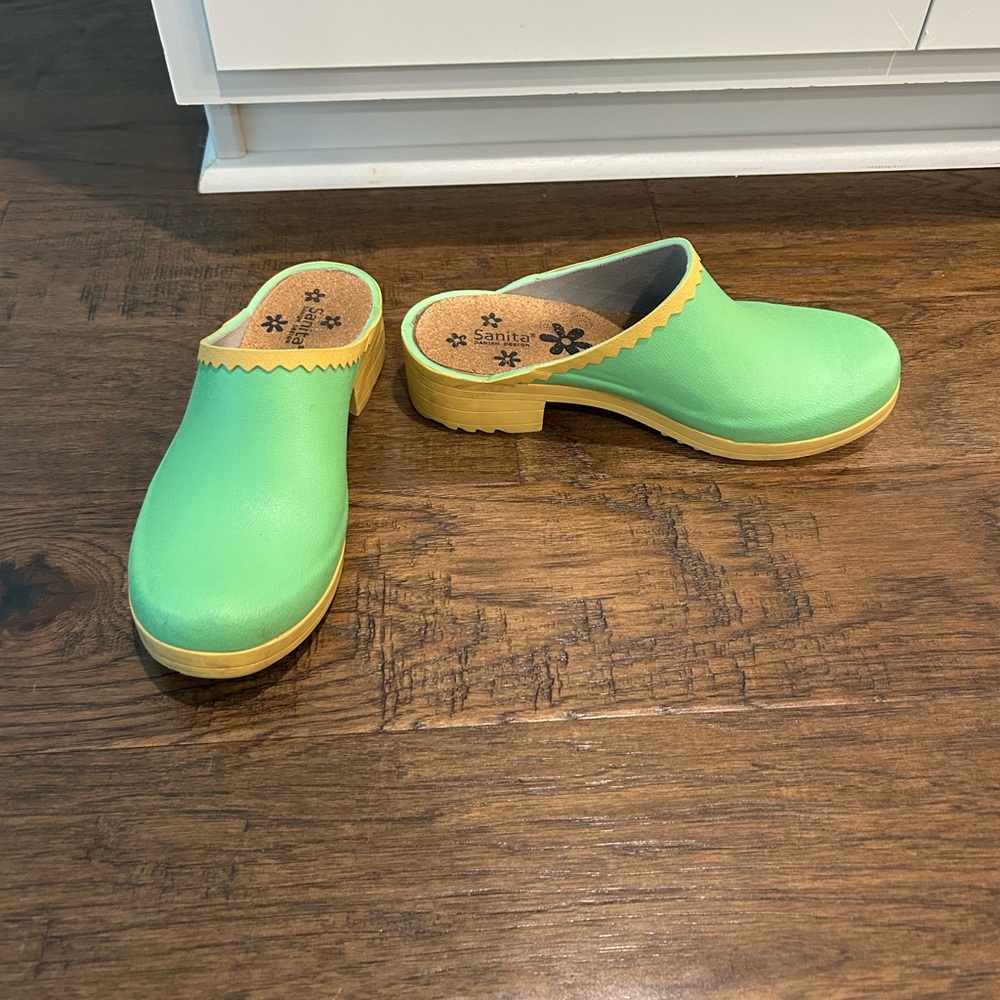 Sanita Rubber slip on Green clogs sz 37, Gently used
